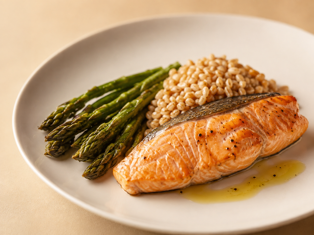 Salmone con asparagi e farro — foto in arrivo